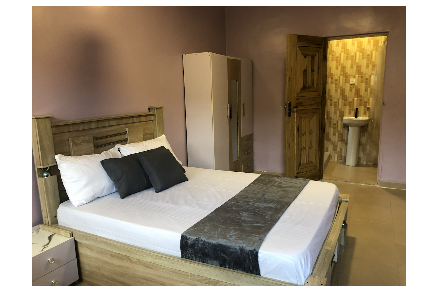 Room & Parlour Self-Contained (The Horizon)