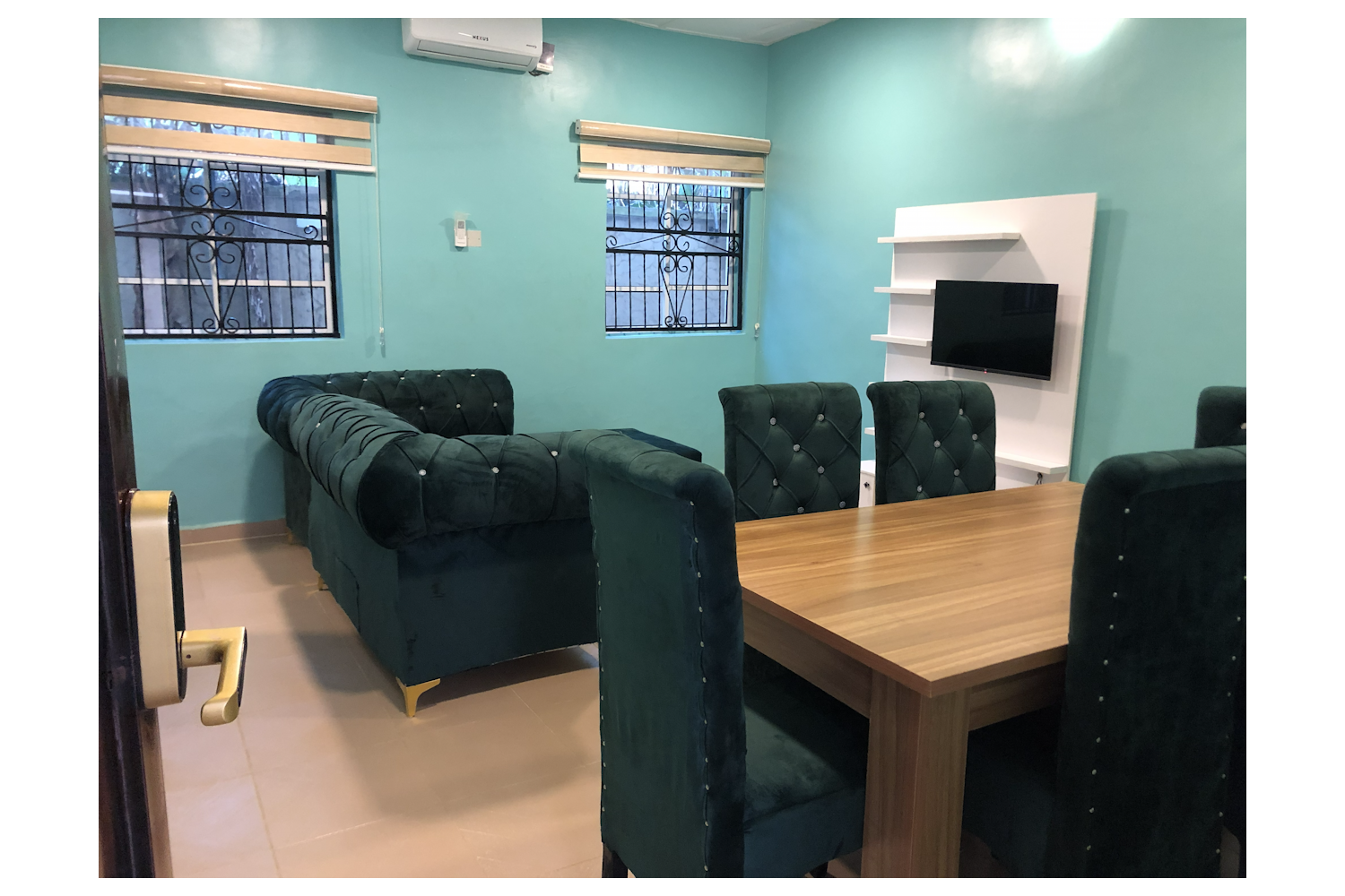 Room & Parlour – 6-Bed Bunk Suite (The Nest)