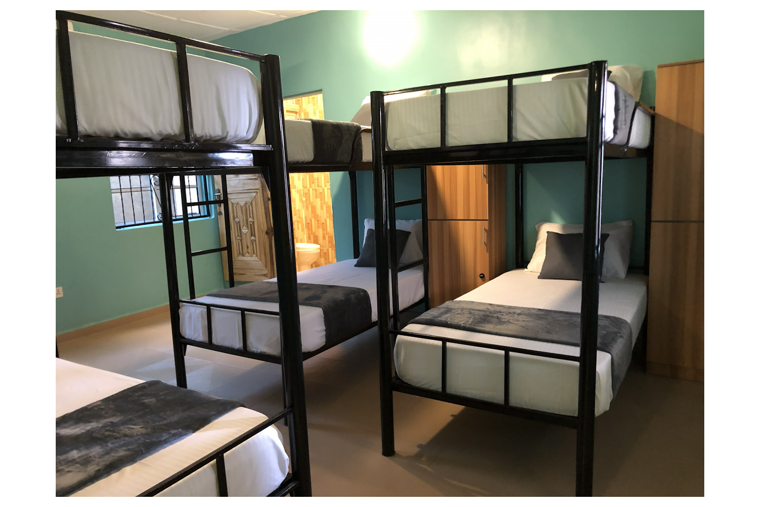 Room & Parlour – 6-Bed Bunk Suite (The Nest)