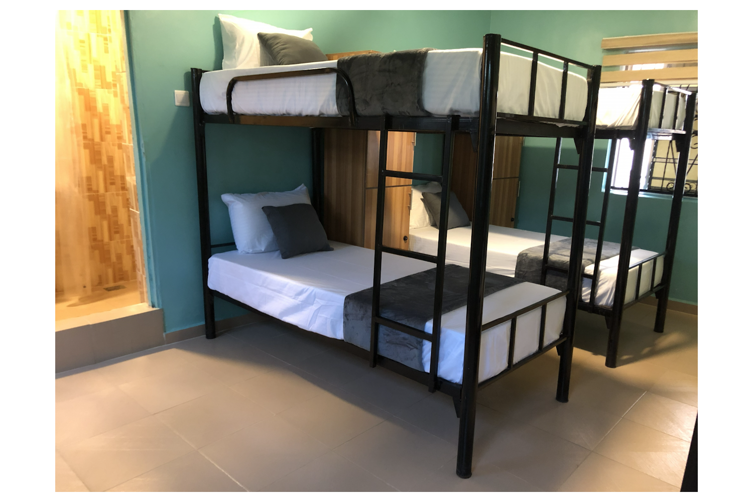 Room & Parlour – 6-Bed Bunk Suite (The Nest)